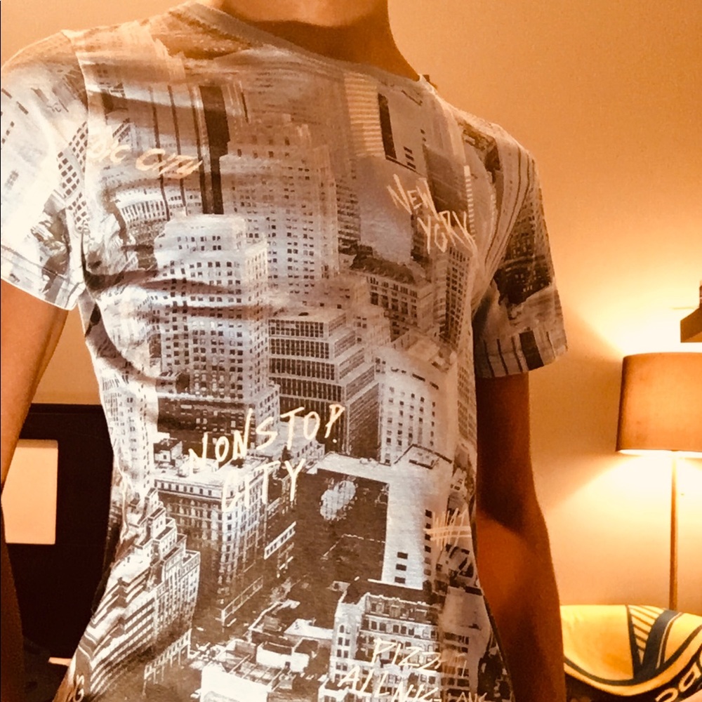 Pretty cool looking H&M shirt